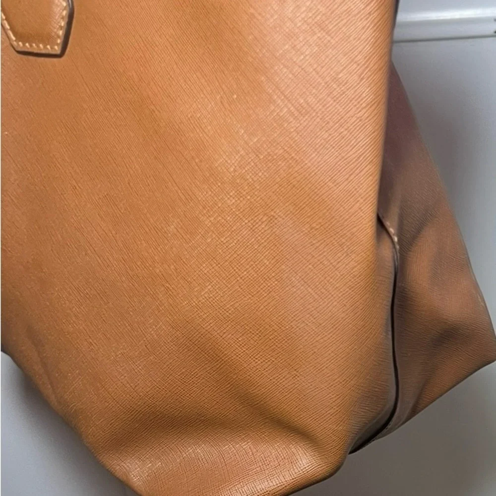 Michael Kors Tan Tote Bag with Pouch🤎🤎🤎🤎